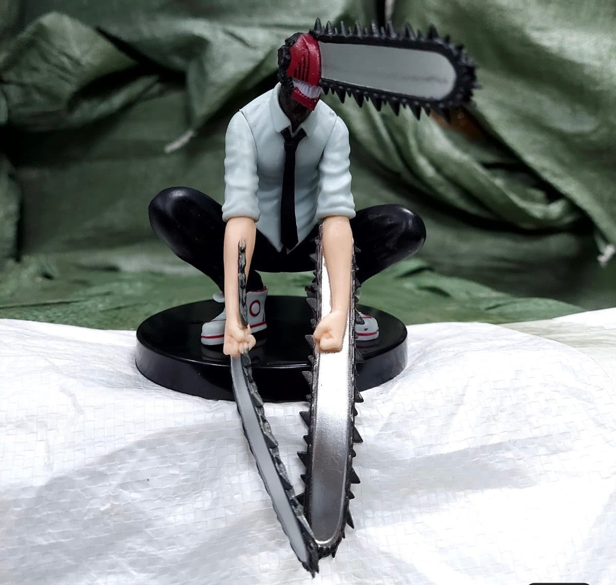 Chainsaw Man Sitting Figure