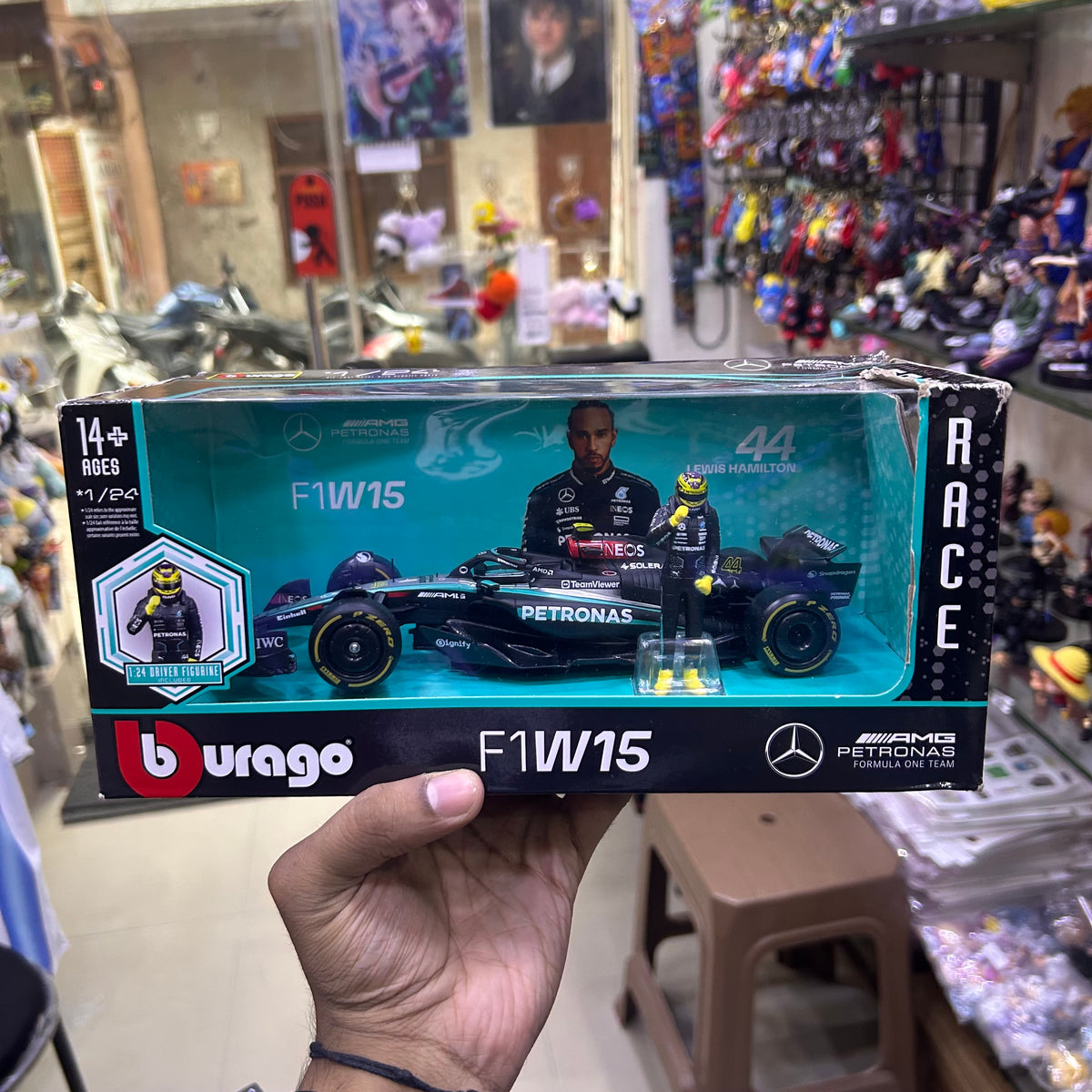 1:24 Bburago Lewis Hamilton Formula 1 Diecast Car