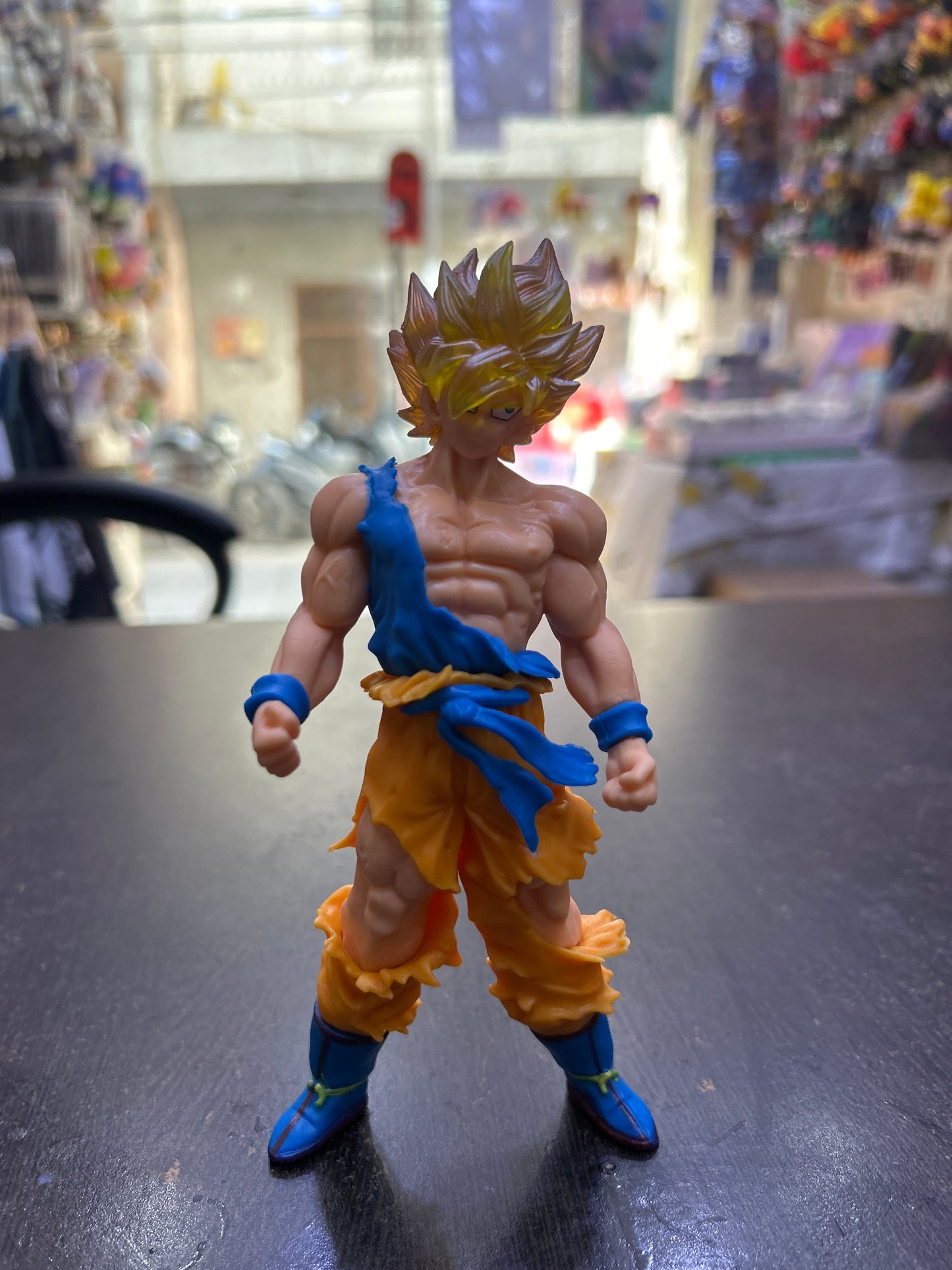 Super Saiyan Goku Figure