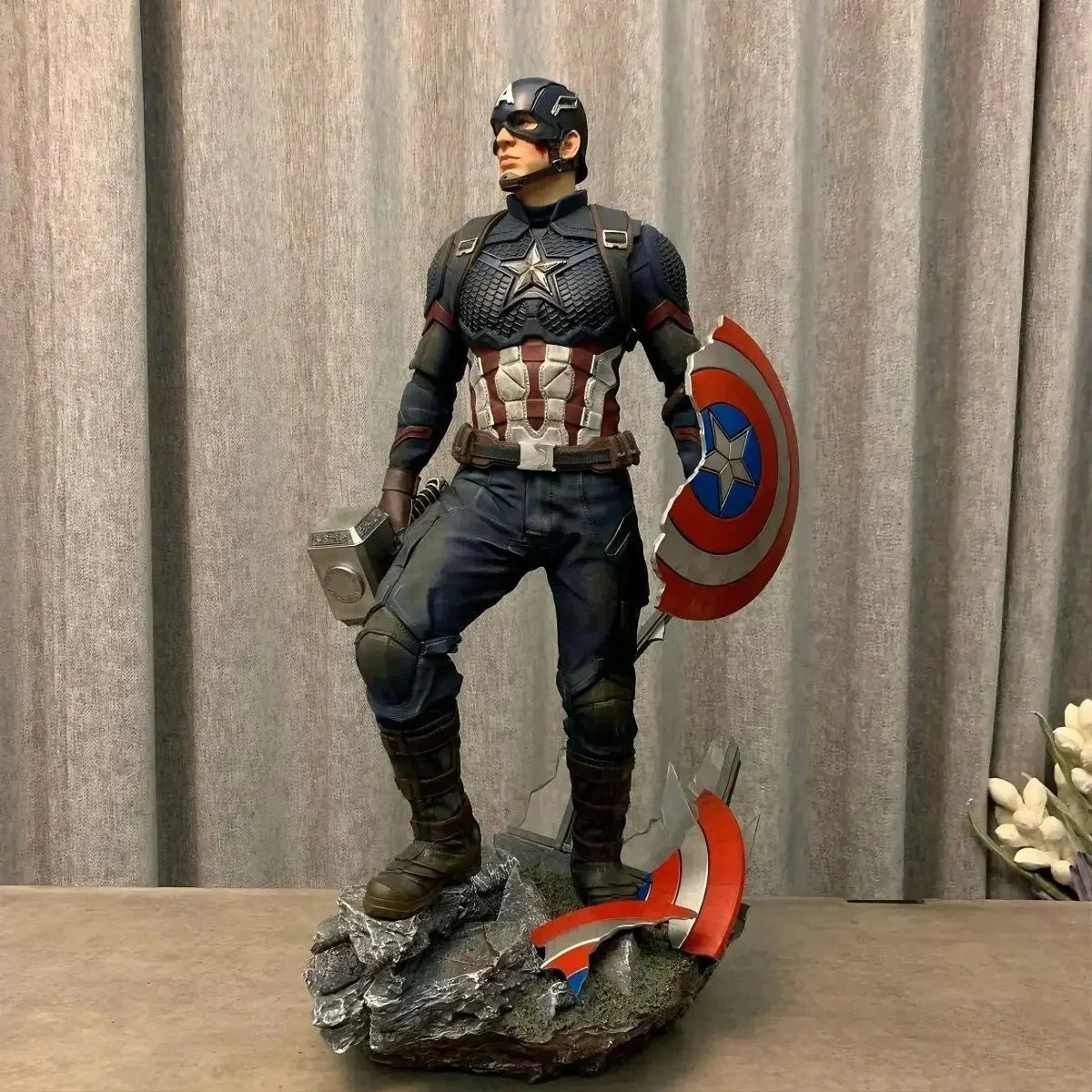 45 cm Captain America Premium Figure with extra head and shield