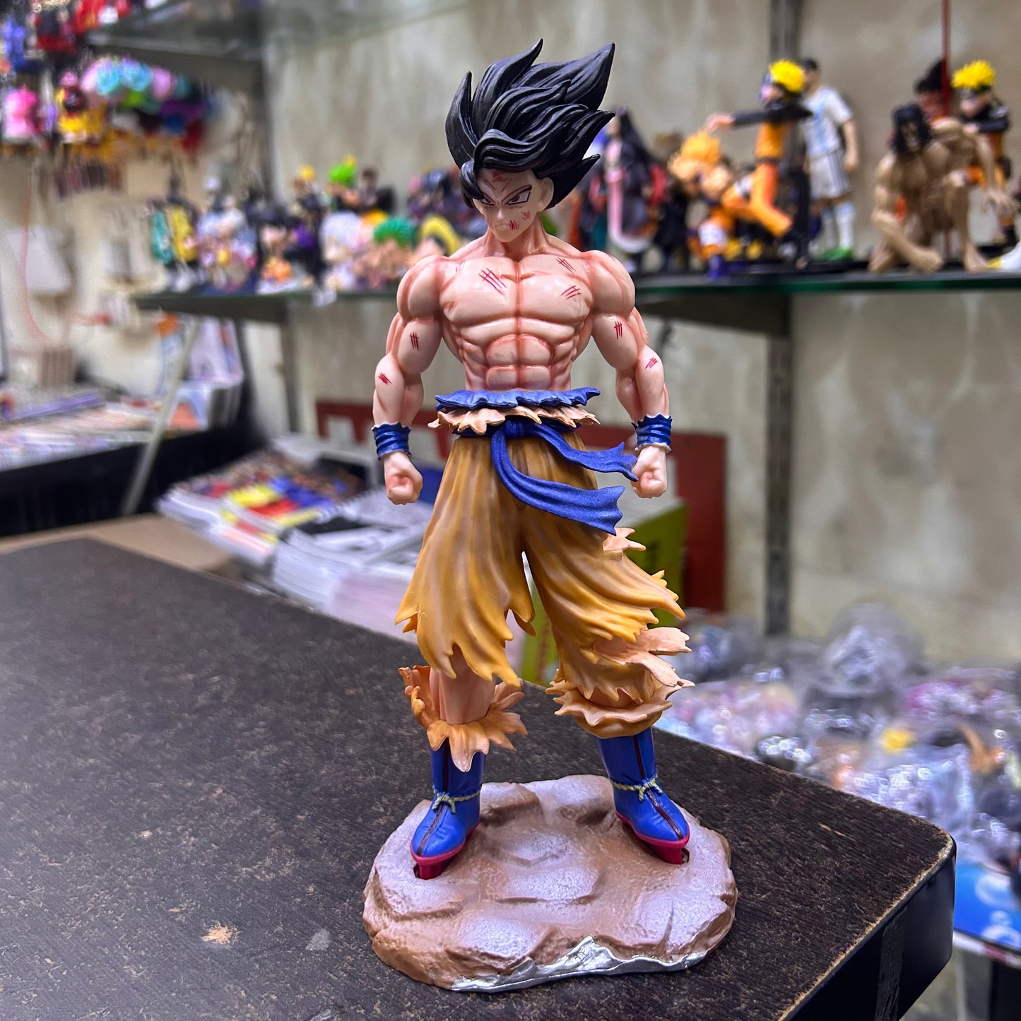 22 cm Super Saiyan Goku Figure - Black
