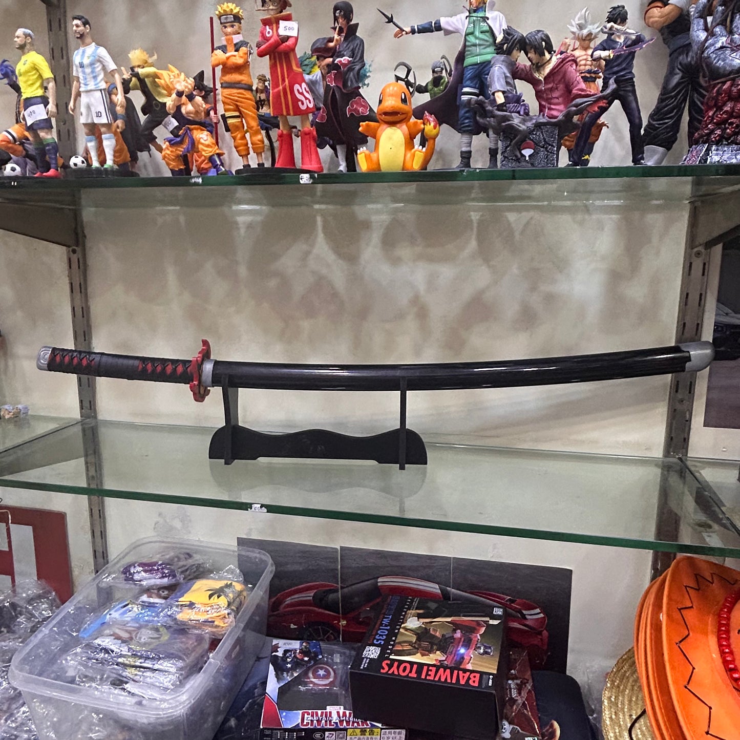 Defective Katanas (104 cm)- These were broken from the handle during shipping (bad handling by courier companies)they and are now fixed with the help of super glue and are just display pieces they DO NOT OPEN you can just put them on the stand for display