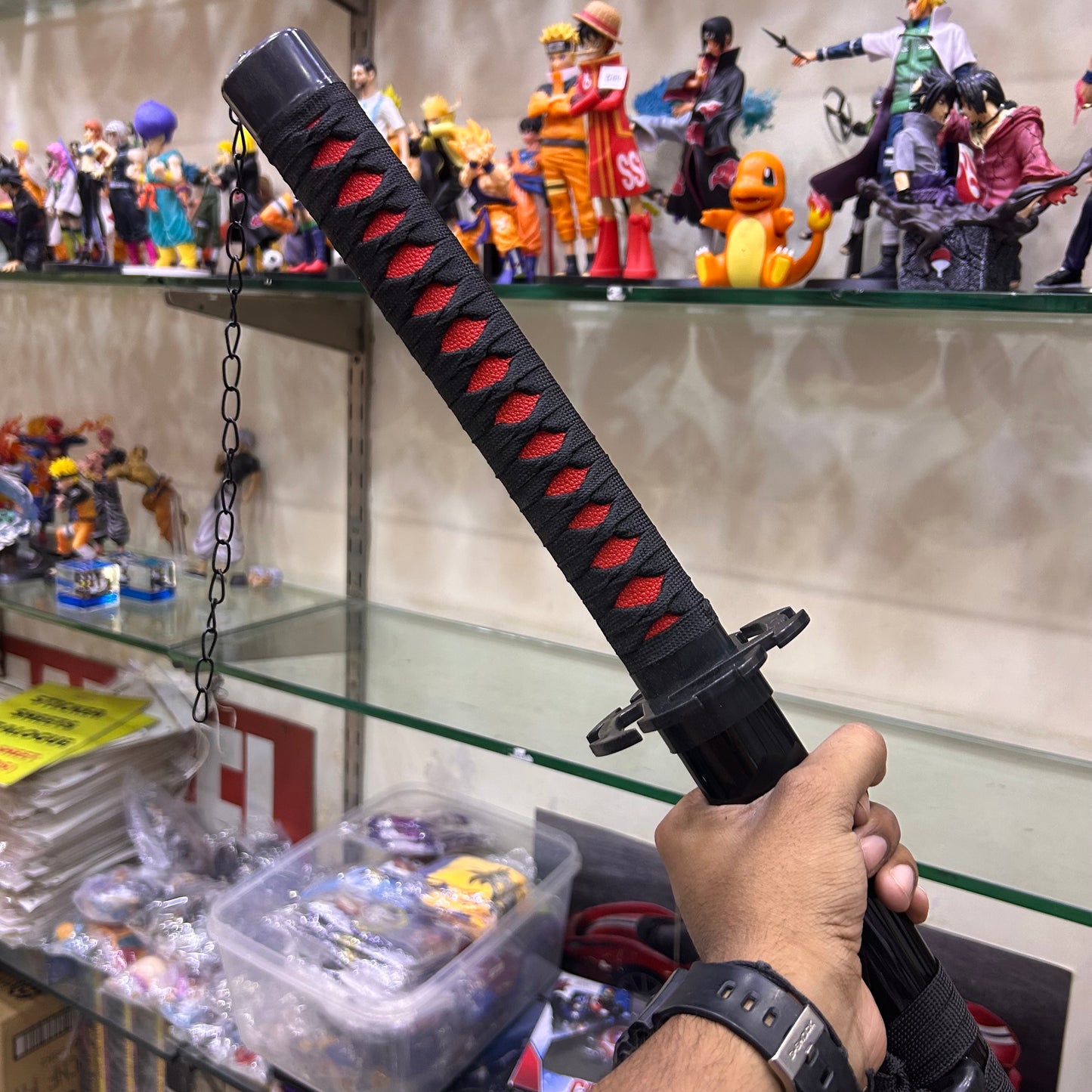 Defective Katanas (104 cm)- These were broken from the handle during shipping (bad handling by courier companies)they and are now fixed with the help of super glue and are just display pieces they DO NOT OPEN you can just put them on the stand for display