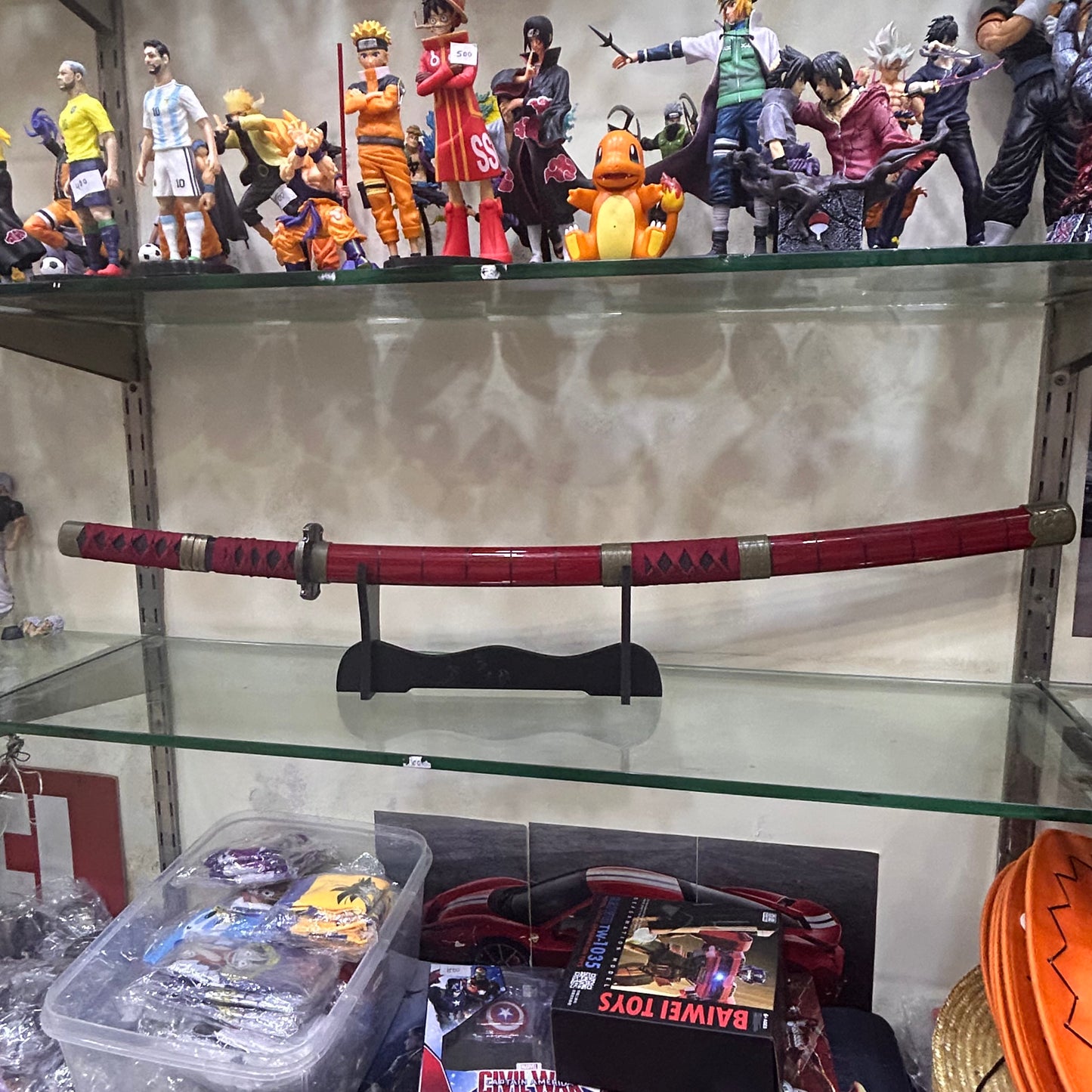 Defective Katanas (104 cm)- These were broken from the handle during shipping (bad handling by courier companies)they and are now fixed with the help of super glue and are just display pieces they DO NOT OPEN you can just put them on the stand for display